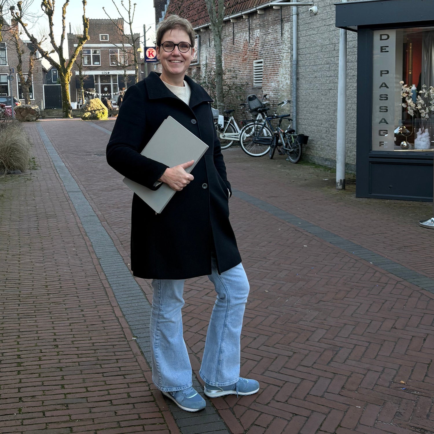 Sandra met laptop in Balk